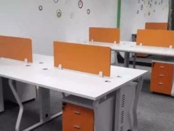 深圳辦公用品工廠直銷 現貨辦公桌、屏風卡位、老板桌與辦公椅一站式采購指南